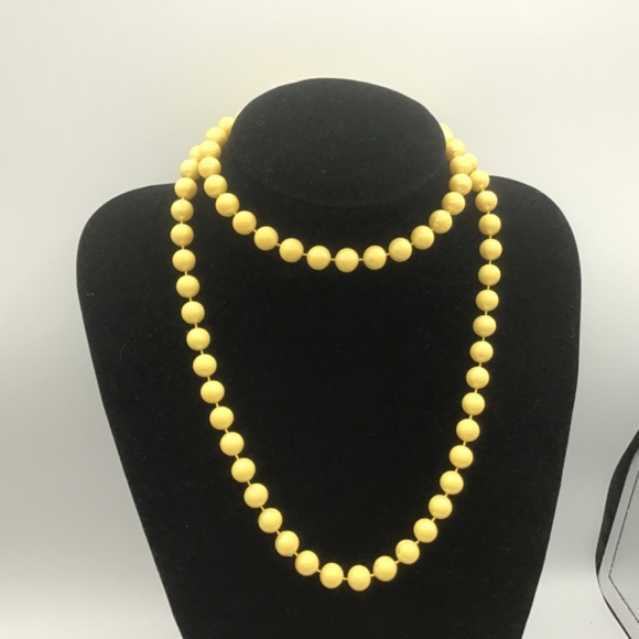 Butterscotch/Yellow Faux Amber Bead Fashion Necklace 18 inches Drop - Picture 2 of 7